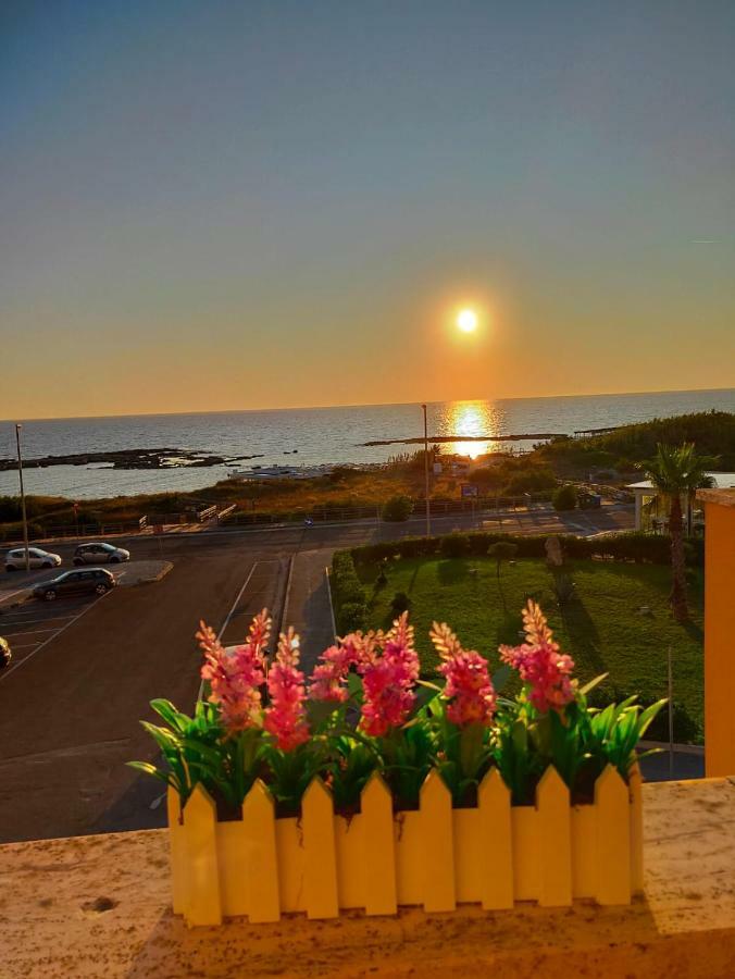 Bilocale Punta Rosa - Fronte Spiaggia オートラント エクステリア 写真