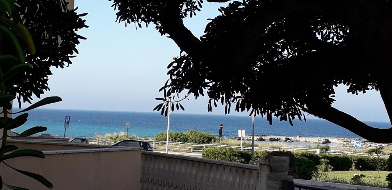 Bilocale Punta Rosa - Fronte Spiaggia オートラント エクステリア 写真
