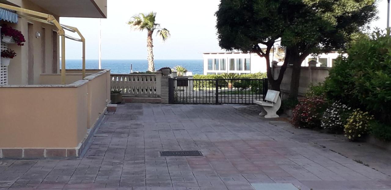 Bilocale Punta Rosa - Fronte Spiaggia オートラント エクステリア 写真